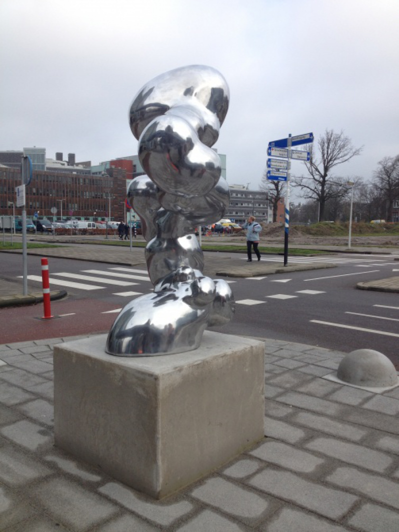 Nieuw beeld van Adam Colton op de beeldenroute van het LUMC