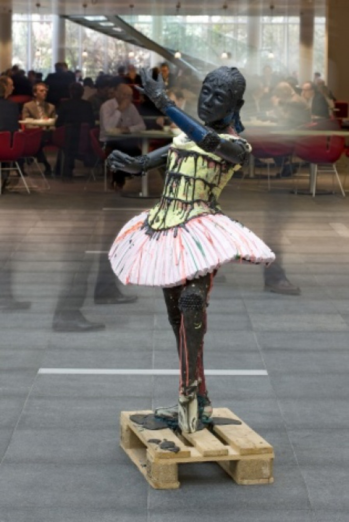 AEGON geeft sculptuur in bruikleen aan CODA